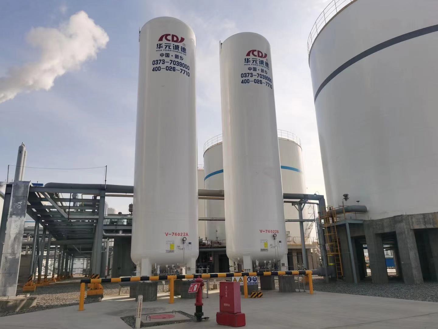 Cryogenic liquid storage tanks