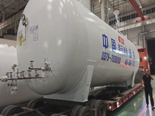 Today, 50 cubic meters of horizontal carbon dioxide cryogenic liquid storage tanks were shipped to Shandong Province, China