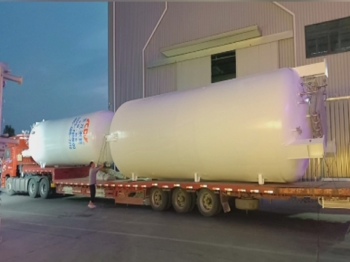 Today three cryogenic liquid storage tanks were shipped to Jiangsu Province, China