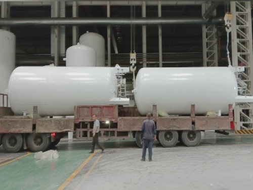 Two 15 cubic meter vertical cryogenic liquid storage tanks were shipped to Jiangsu Province, China