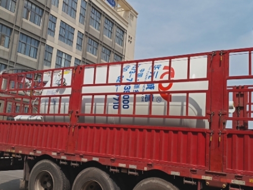 5 cubic vertical cryogenic liquid storage tanks were shipped to Xinjiang Province, China.