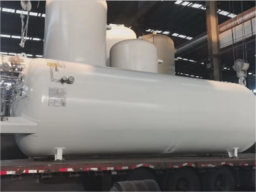 A 20 cubic meter vertical cryogenic liquid storage tank is about to be shipped to Tianjin, China.