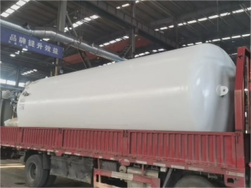 A 20-cubic-meter vertical cryogenic liquid storage tank is about to be shipped to Hebei Province, China.