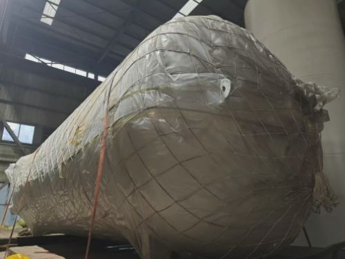 20 cubic meters of vertical liquid carbon dioxide storage tanks were shipped to tianjin for export to foreign countries.