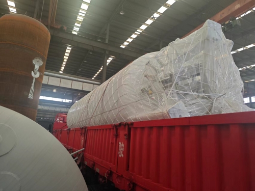 10 cubic vertical cryogenic liquid storage tanks were shipped to Zhengzhou City, Henan Province for export to foreign countries.